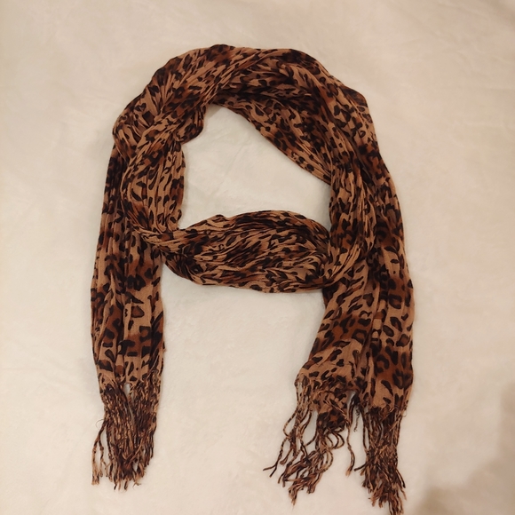 2 for $25 | Leopard print neck scarf w/ tassles - Picture 1 of 3